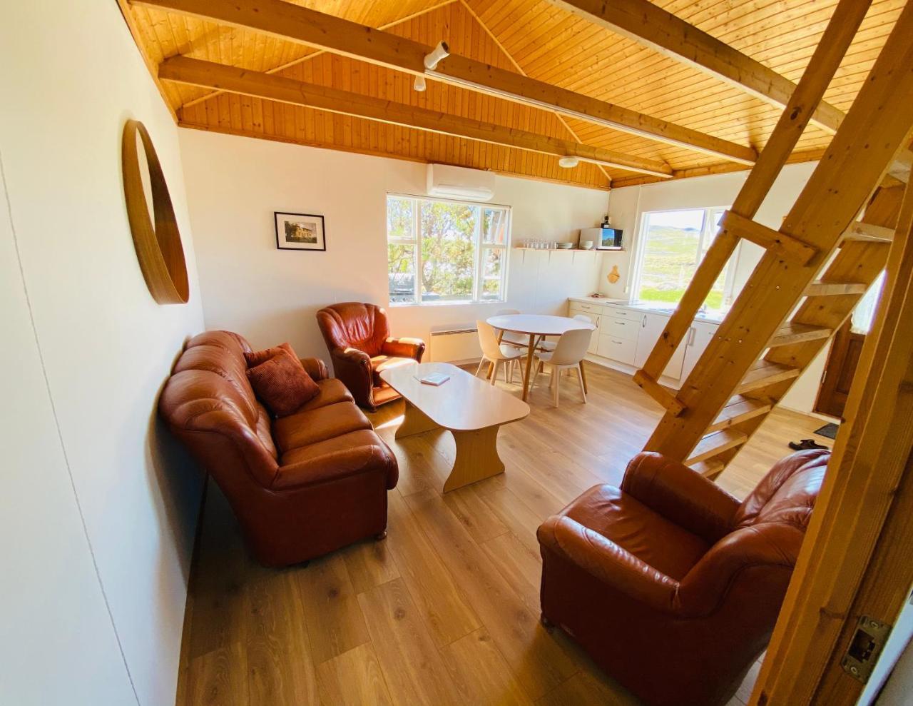 Ábót Riverside Cottage