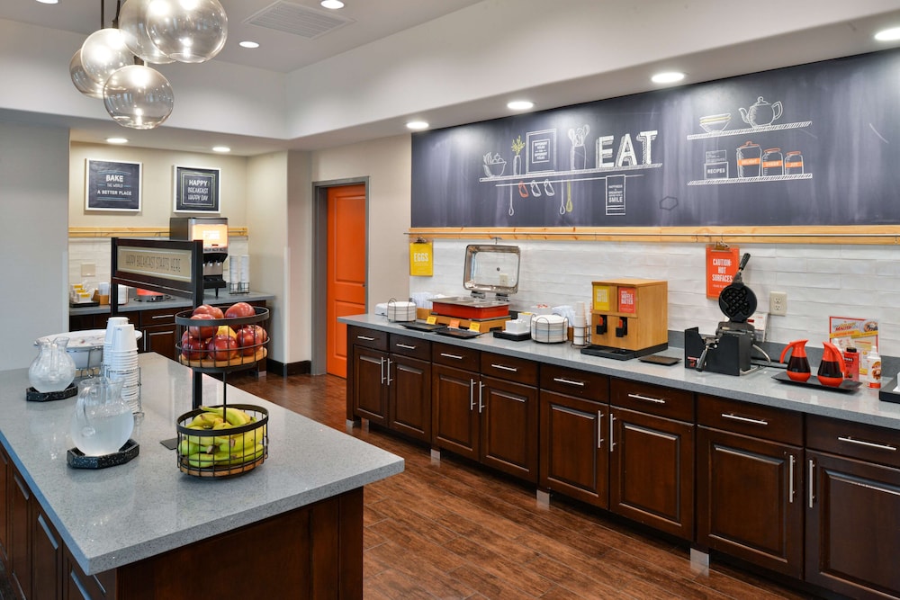 Hampton Inn & Suites Hutto Austin - photo 43
