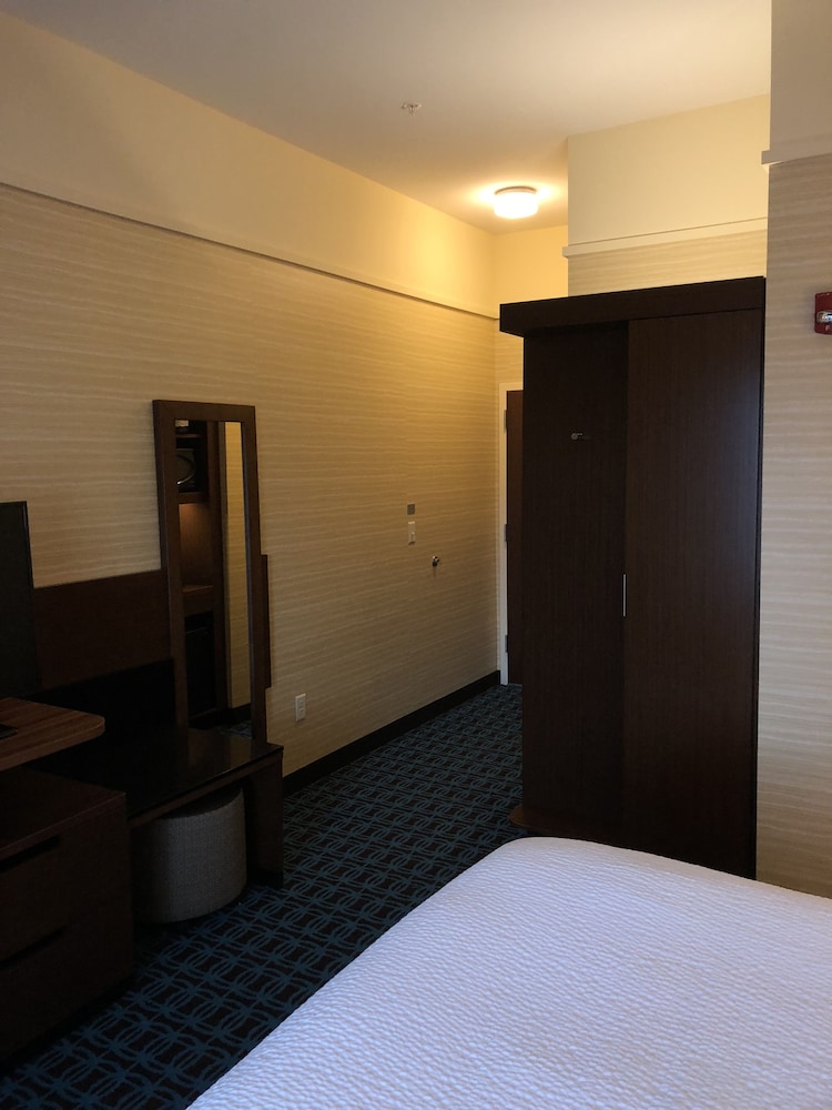 Fairfield Inn & Suites by Marriott Decorah - photo 12