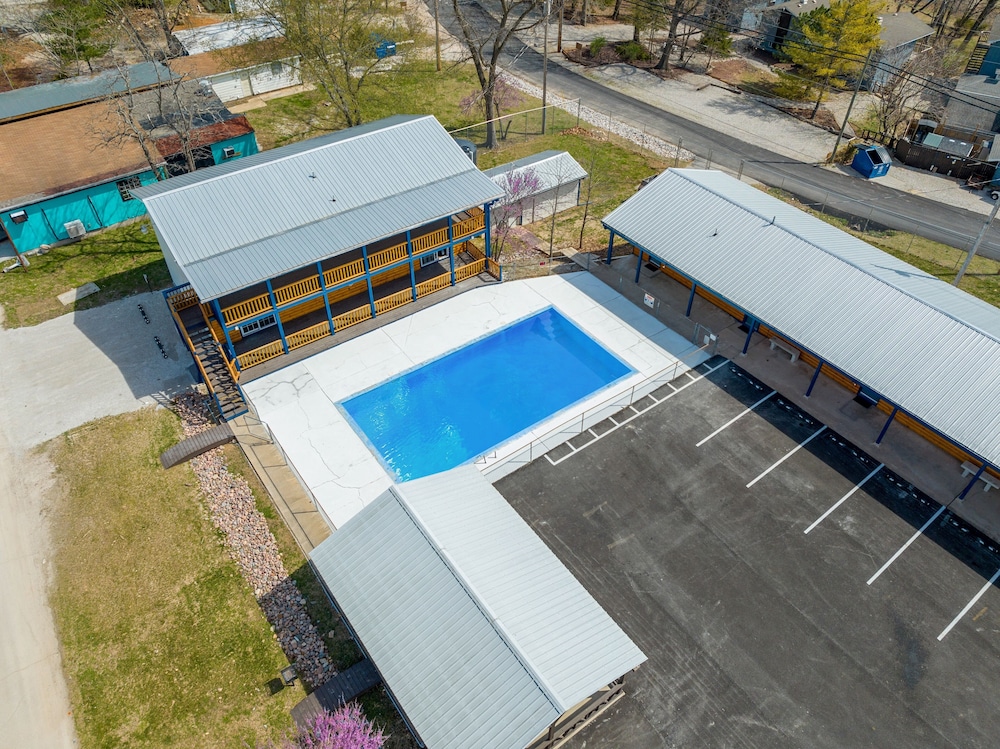 Silver Cove Resort on Table Rock unit 17 - photo 18