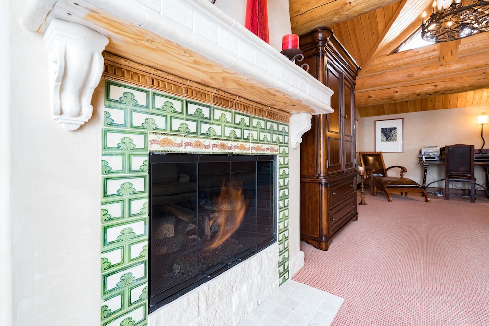 Hilltop Hideaway Expansive Views From This Private Estate Hot Tub Pool Table - photo 19