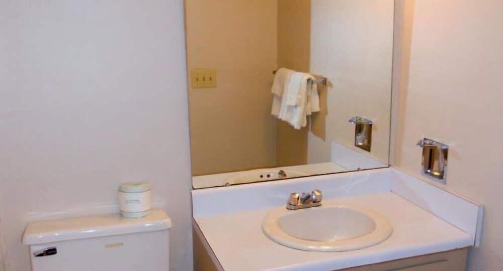 Creek Side Inn - photo 7