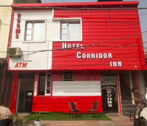Corridor inn