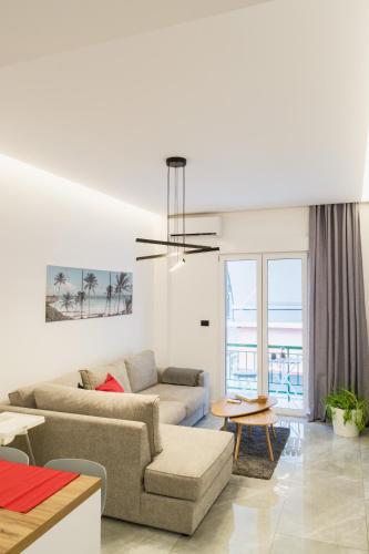 2 Br Cozy Stylish Apartment — 4-Star Luxury Hotel in Athens, Greece