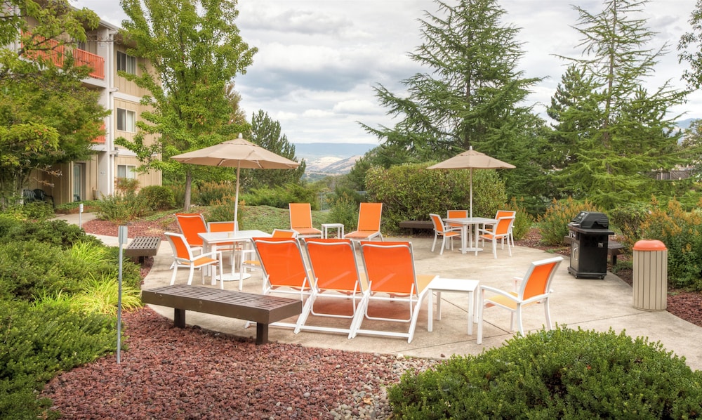 Ashland Hills Hotel & Suites - photo 67