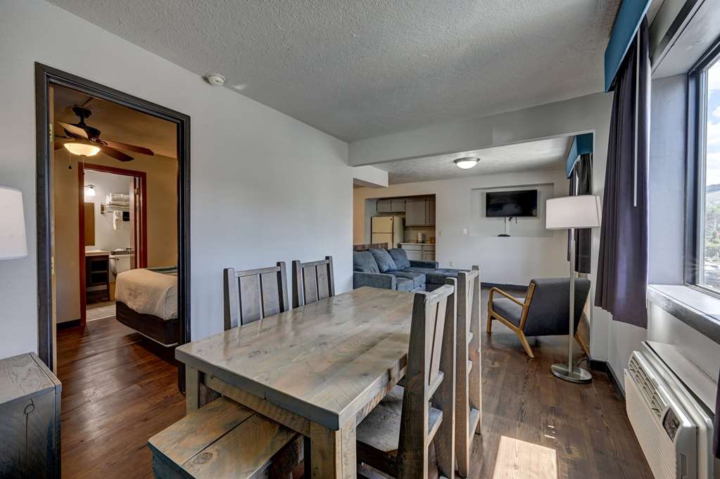 Super 8 by Wyndham Gardiner Yellowstone Park Area - photo 60