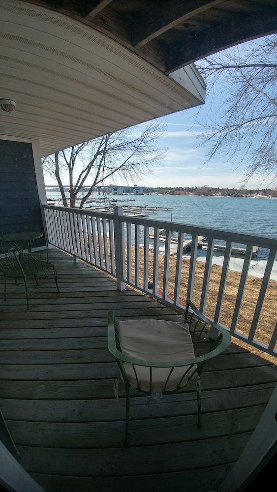 Snug Harbor Inn - photo 18