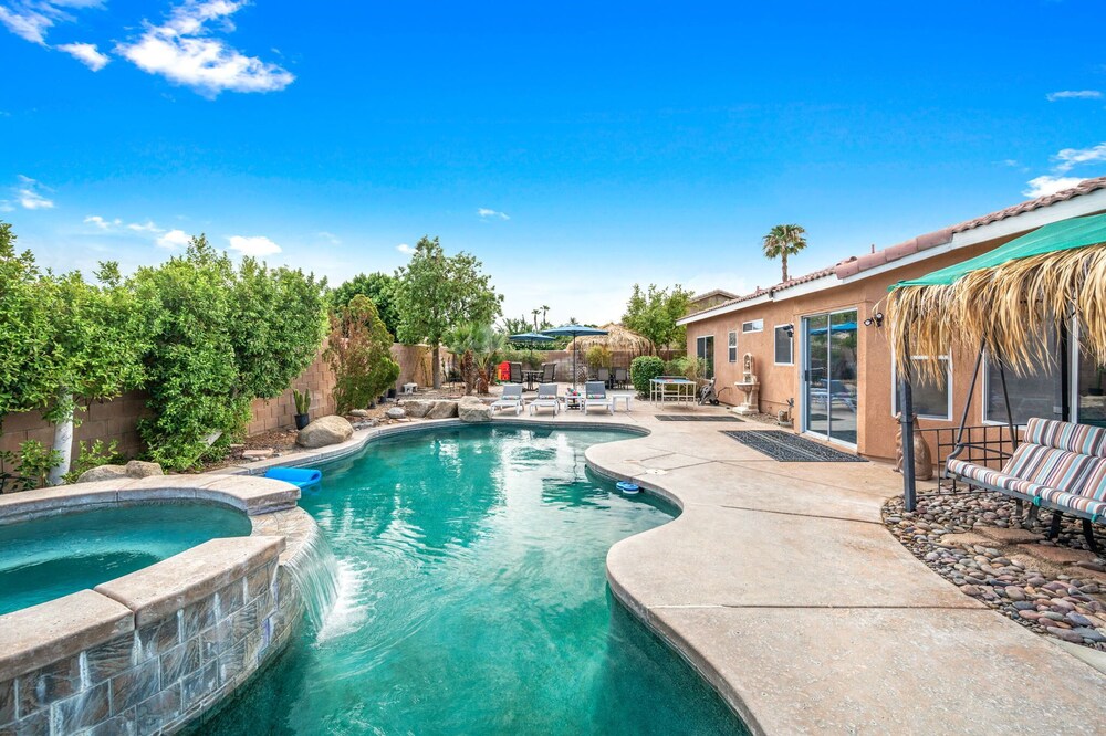 4BR Retro Game Room Theater Pool & Spa - photo 29