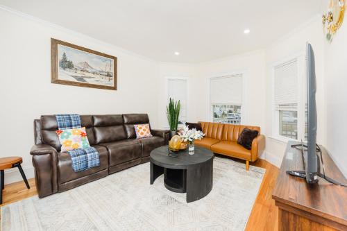 76 Carruth 4BR Cozy and Lovely Apt — 4-Star Luxury Hotel in Boston, United States