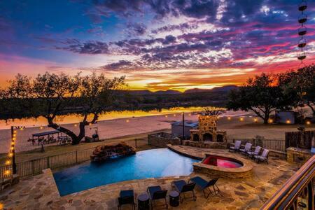Beachfront Villa New Listing Intro Pricing — 4-Star Luxury Hotel in Kingsland, United States