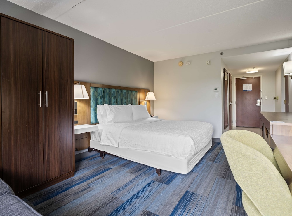 Hampton Inn Ridgefield Park - photo 25