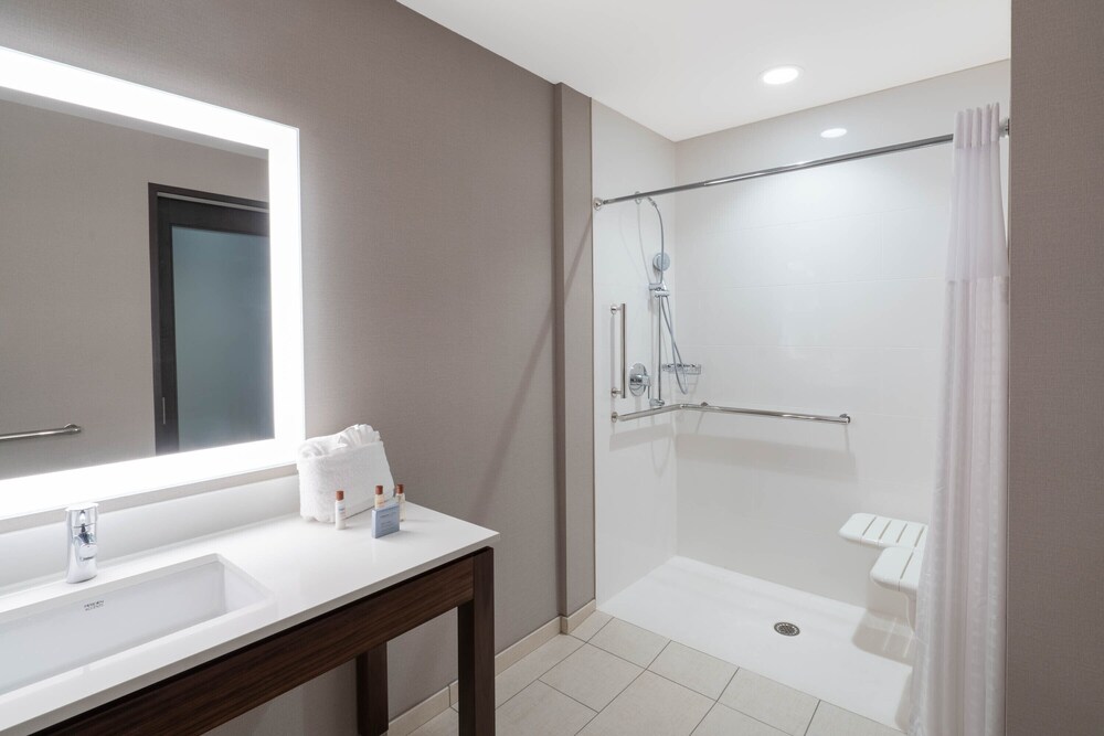 Courtyard by Marriott Seattle SeaTac Airport - photo 9