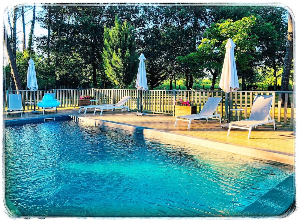 Au Clair Des Landes — hotel in Castets