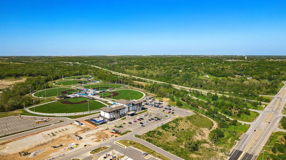 Holiday Inn Exp Parkville - photo 88