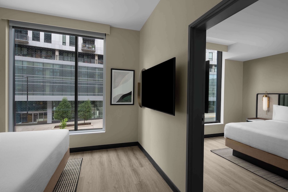 Embassy Suites by Hilton Madison Downtown - photo 7