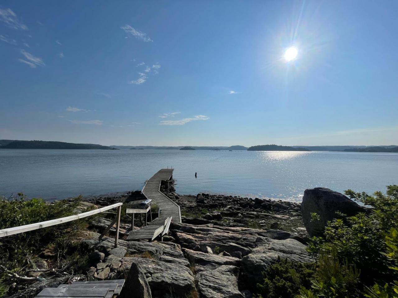 Seaside dream with jetty & guest cottage — 4-Star Luxury Hotel in Ljungskile, Sweden