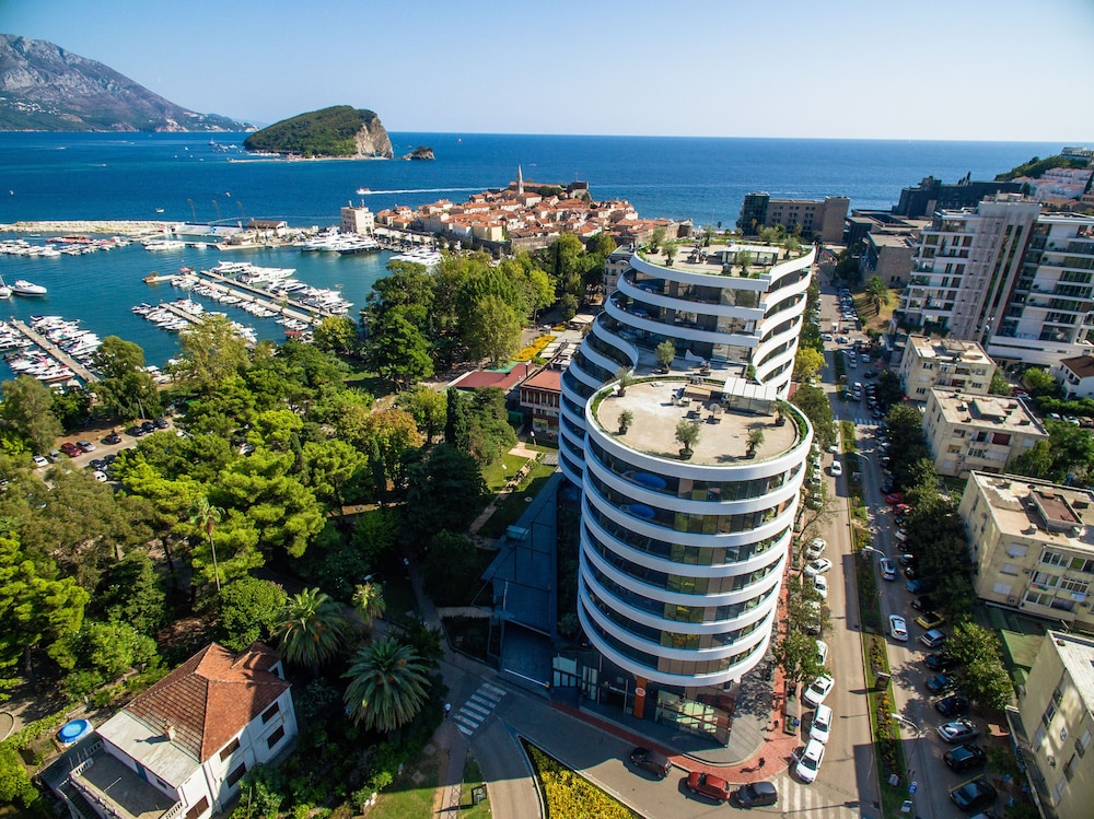 Royal Gardens Apartments — 4-Star Luxury Hotel in Budva, Montenegro