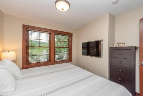 A205 One Bedroom Lake View — 4-Star Luxury Hotel in Oakland, United States