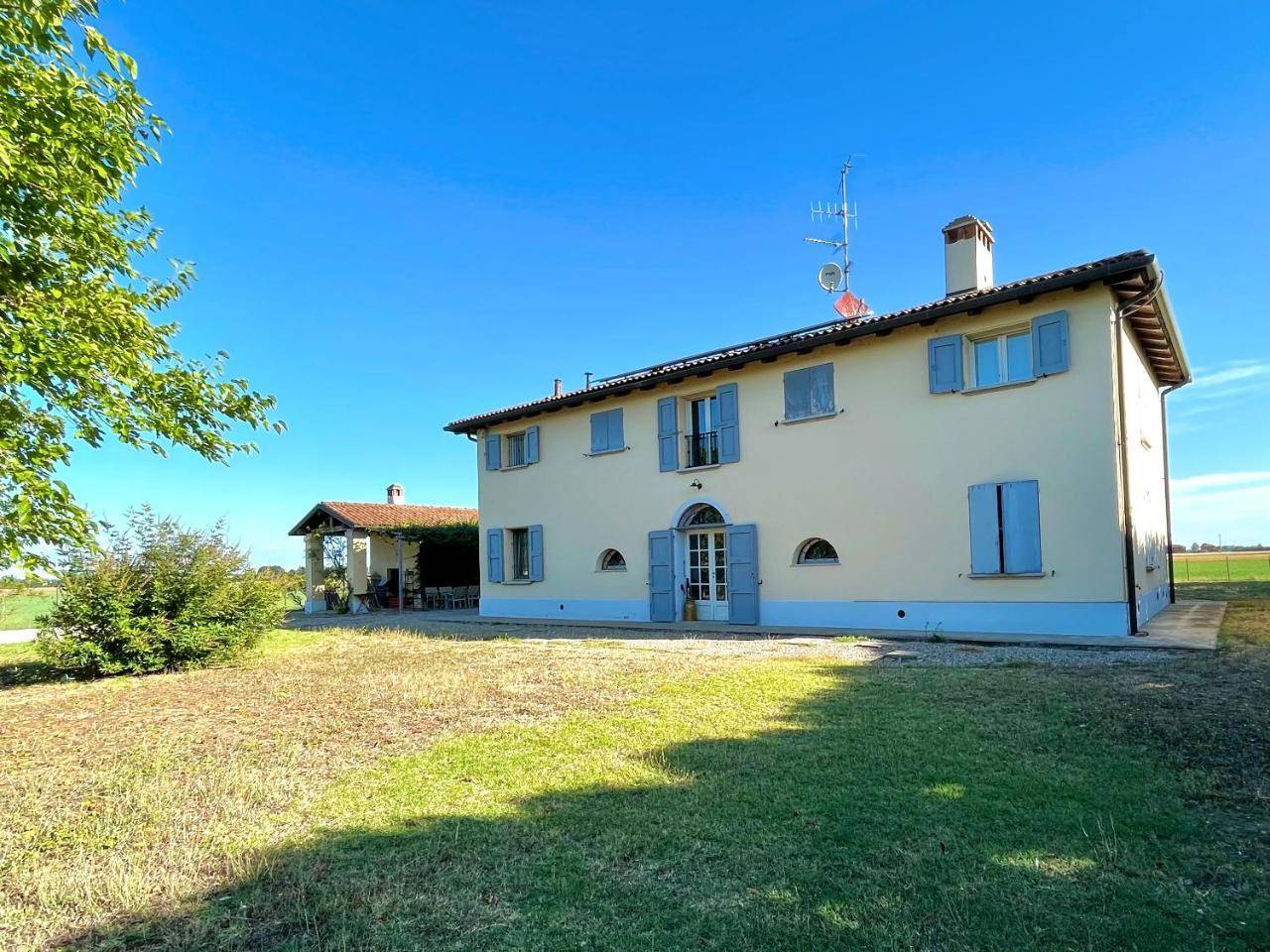 Country house 15km from Bologna — 4-Star Luxury Hotel in Budrio, Italy