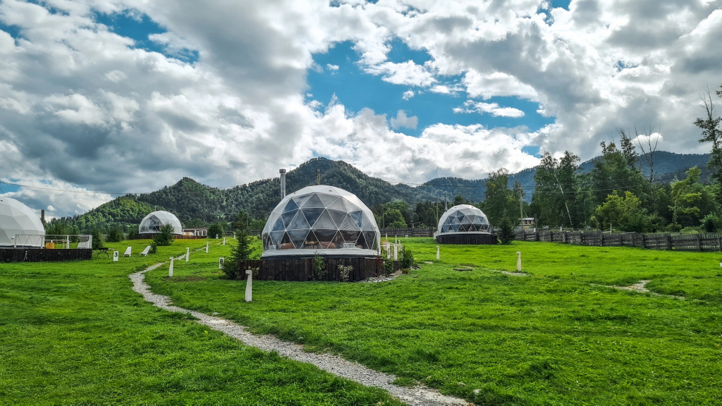 Vdoh Hotel - carbon neutral hotel in Chemal