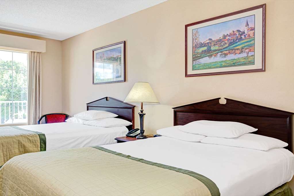 Baymont by Wyndham Smithfield - photo 10