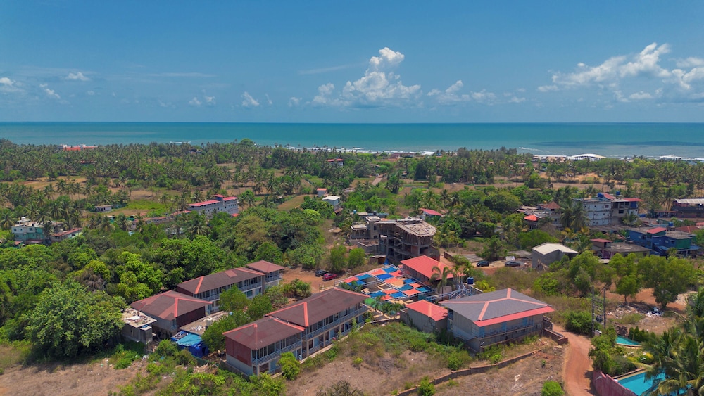 Perfectstayz Koko Maya 5 mins walk to beach in Morjim, India