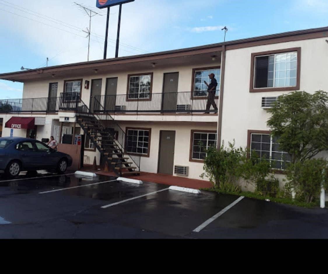 Colton Motel - photo 2