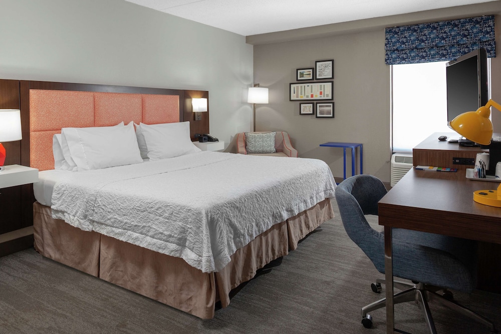 Hampton Inn Woodbridge - photo 18
