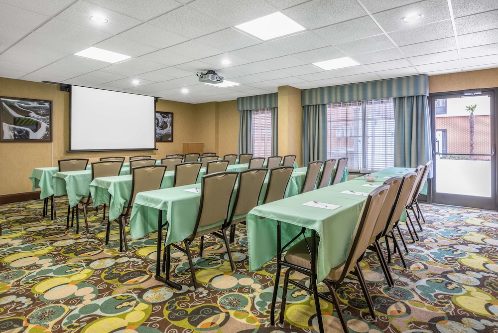 Hampton Inn & Suites Florence Center - photo 33