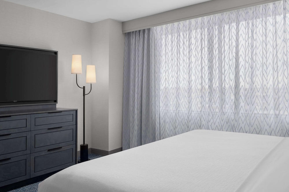 Embassy Suites by Hilton El Paso - photo 20
