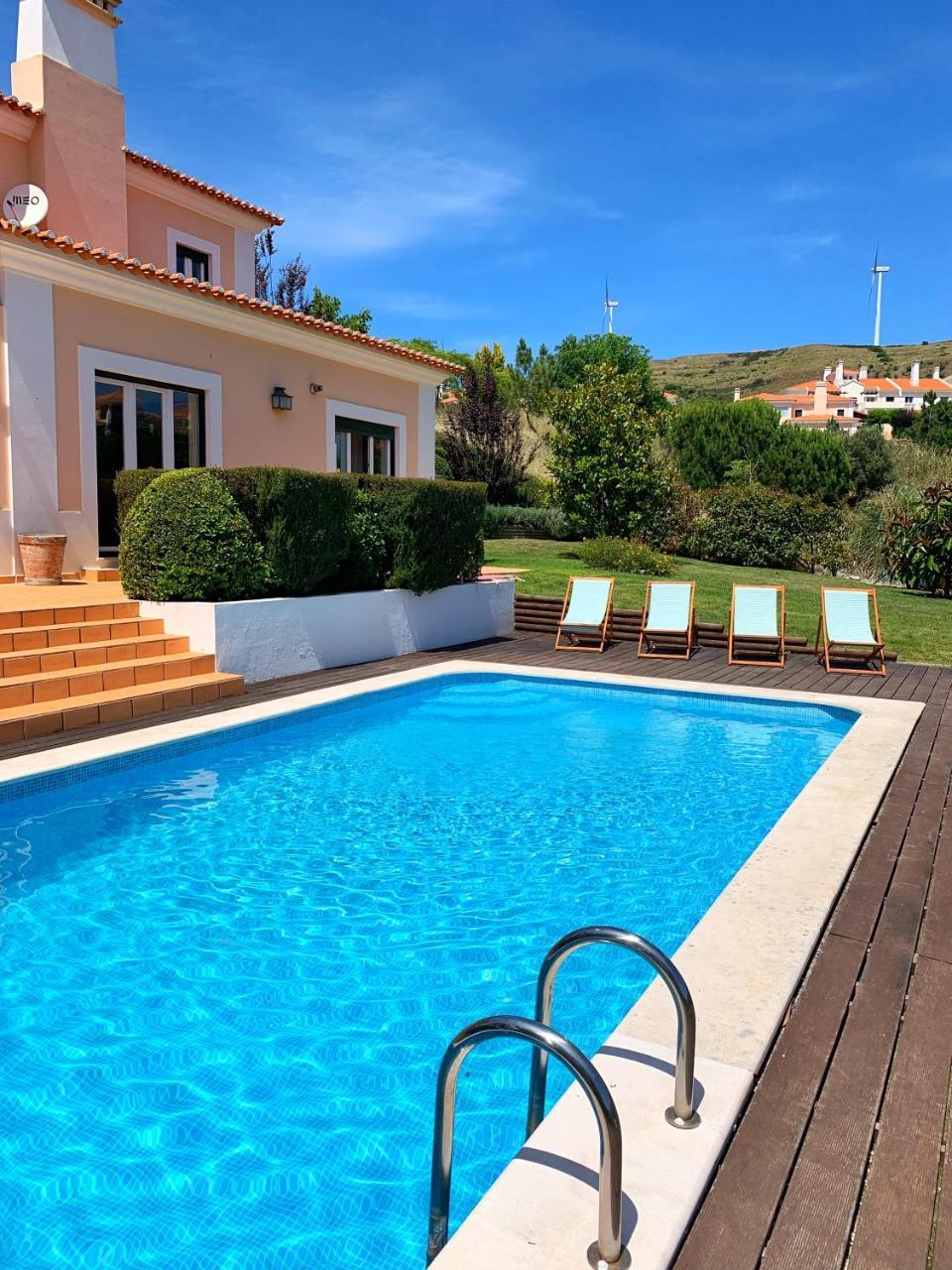 Villa with Swimming Pool in Golf Resort — hotel in Torres Vedras