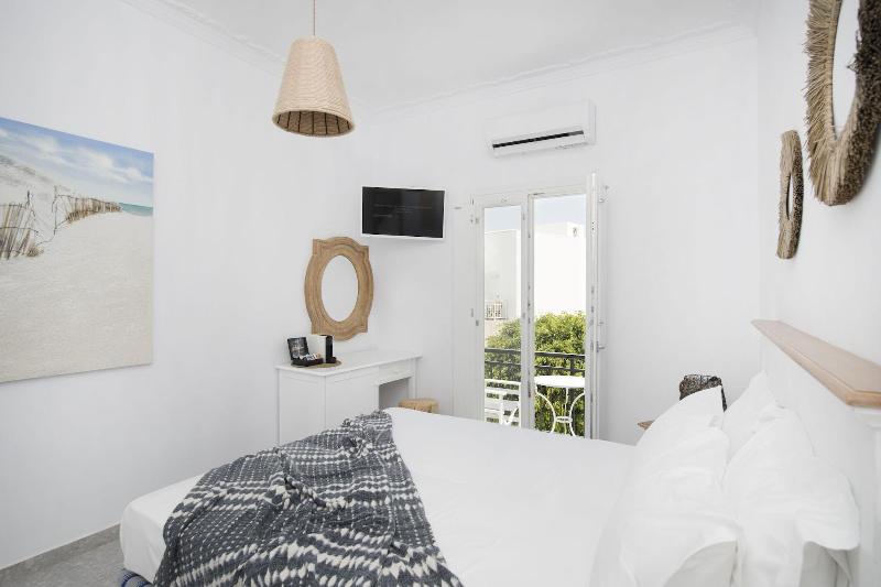 Soleya Suites - carbon neutral hotel in Paros