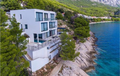 Villa Puntin — 5-Star Luxury Hotel in Veliki Drvenik, Croatia