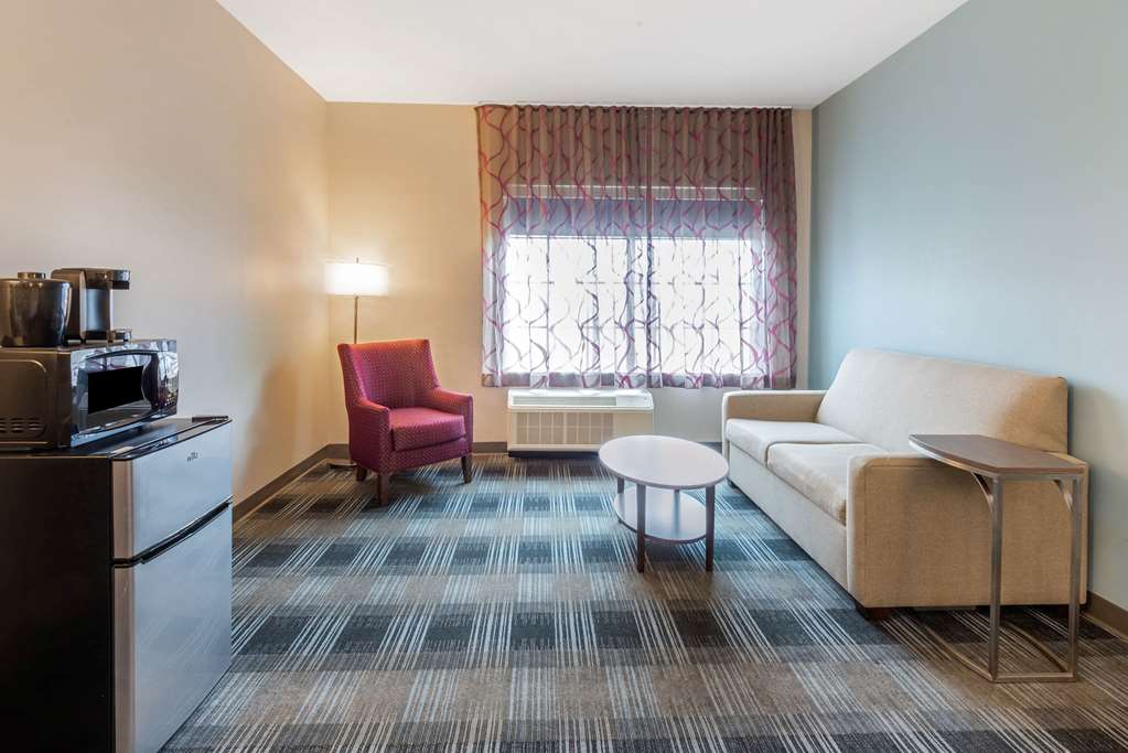 La Quinta Inn & Suites by Wyndham Aberdeen APG - photo 18