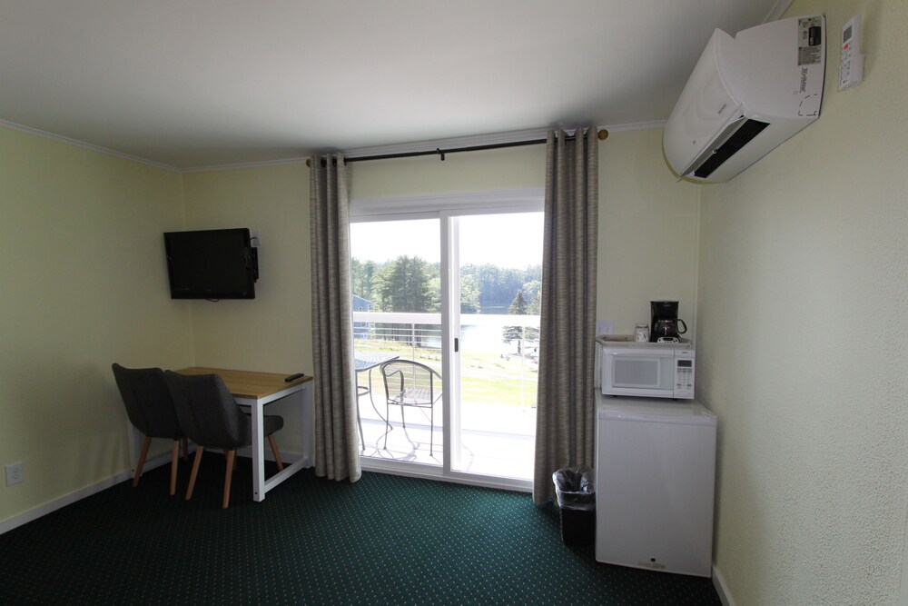 Beach Cove Waterfront Inn - photo 8