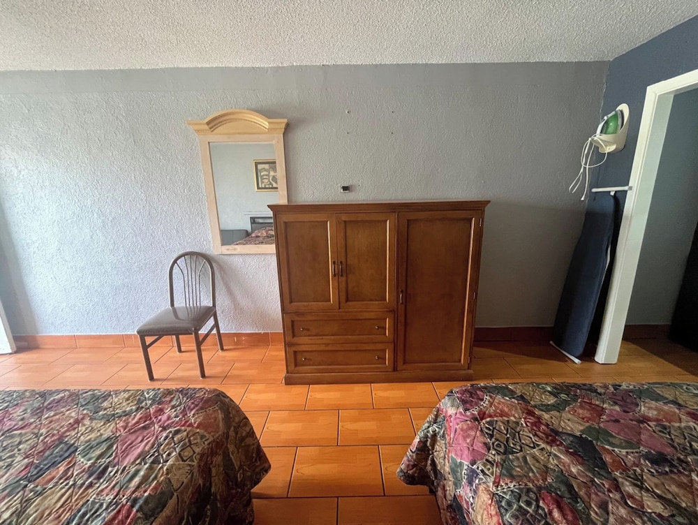 La Posada Inn By OYO Brownsville - photo 18