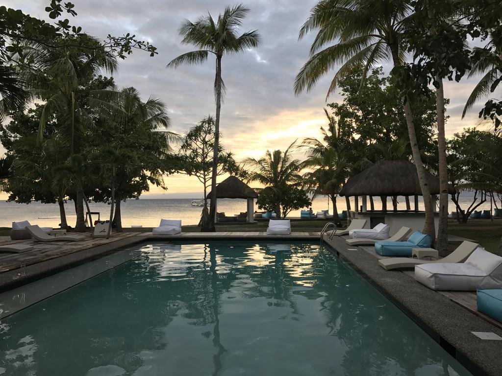 Cabilao Sanctuary Beach Dive Resort — Loon