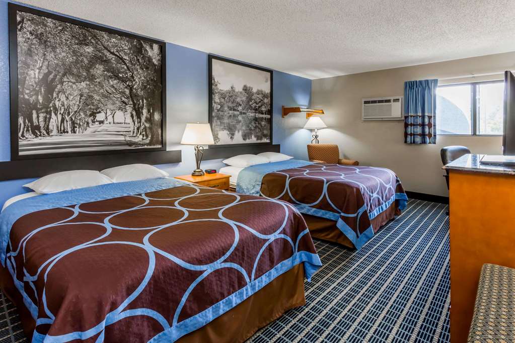 Super 8 by Wyndham Iowa City Coralville - photo 8
