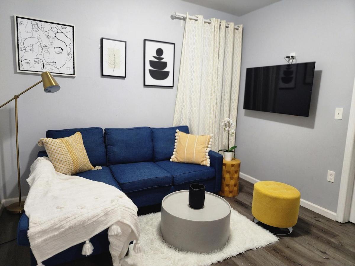 Comfy Fairmount in Newark, United States