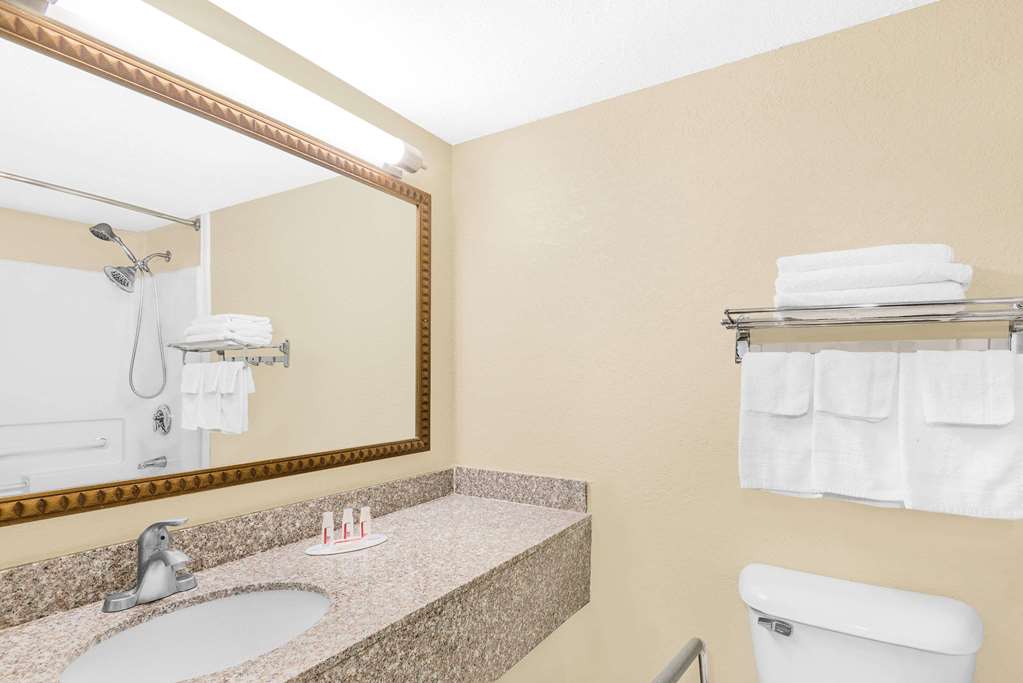 Travelodge by Wyndham Lima OH - photo 13