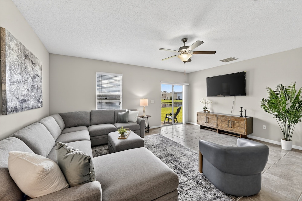Hotel image of Spacious Getaway Near Apollo Beach 5 Bedroom Home