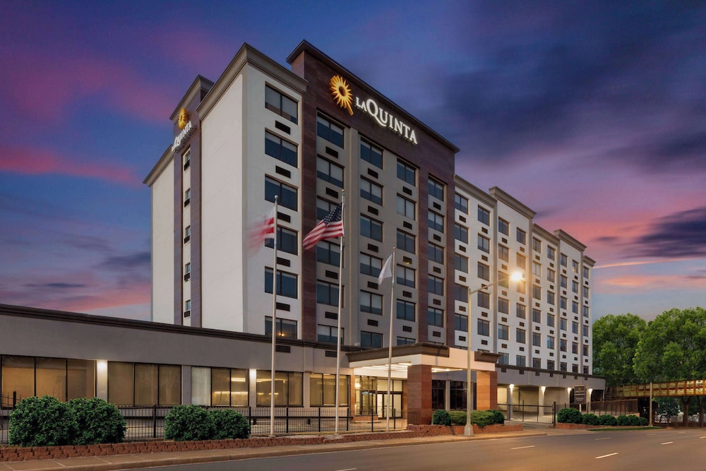 La Quinta Inn & Suites Washington DC Capital NoMA - photo 41
