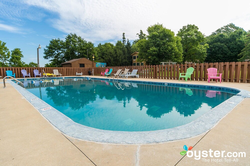 Lake Bluff Inn and Suites - photo 37