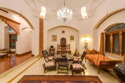 Hostie Chinar Haveli Heritage home with Pool Gurgaon