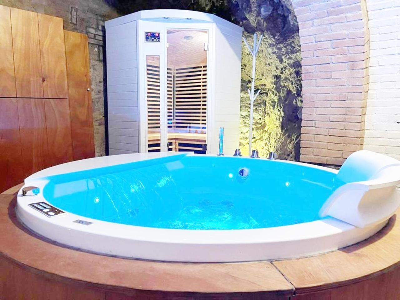 Suite In Love 21 by Zoom In Earth — 4-Star Luxury Hotel in Casale Marittimo, Italy