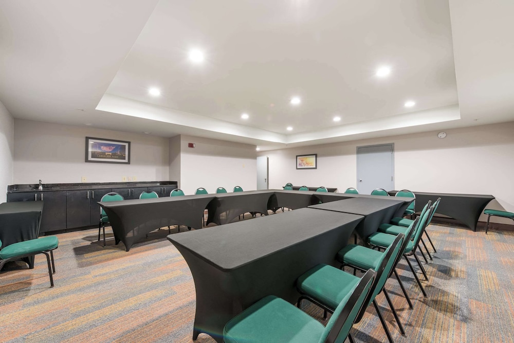 Clarion Pointe Greensboro Airport - photo 48