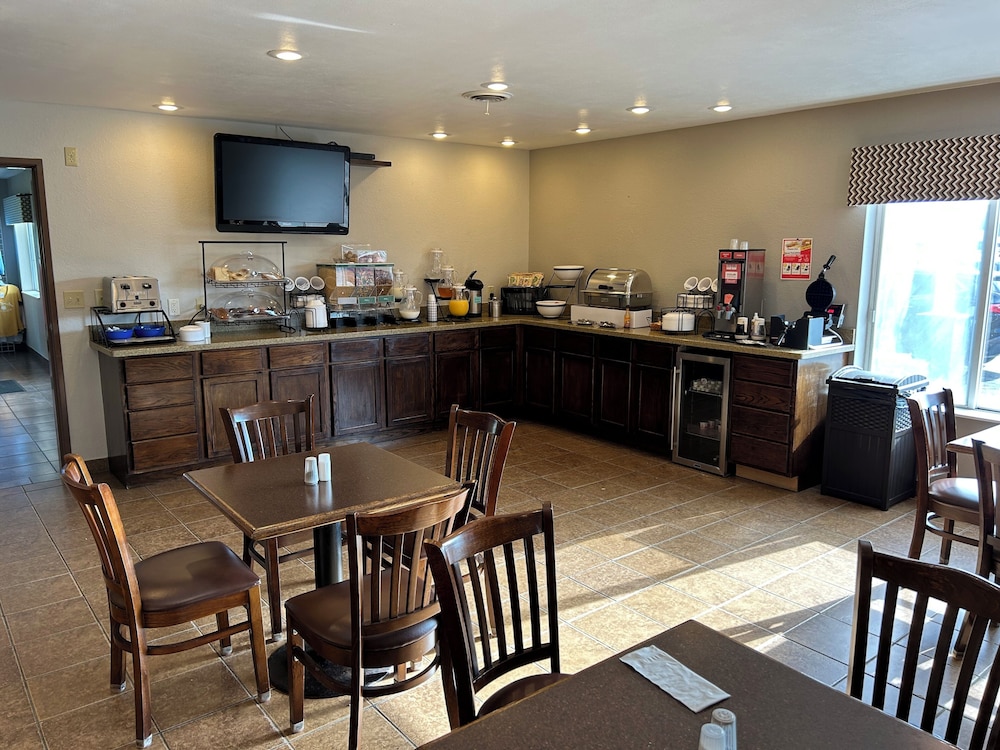 Boarders Inn & Suites by Cobblestone Hotels Munising - photo 29