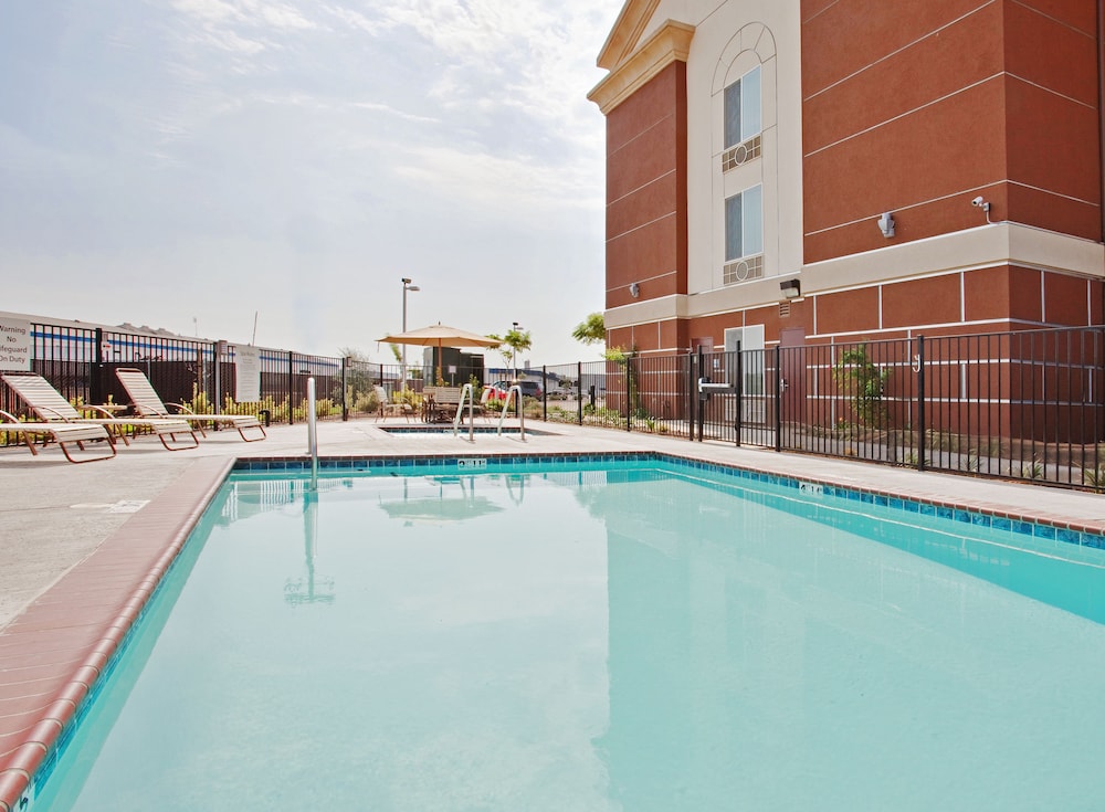 Holiday Inn Express & Suites Dinuba West by IHG - photo 21