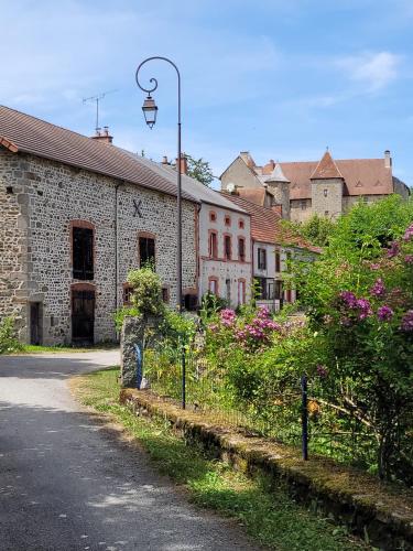 Aux Galets de Gisou pet-friendly hotel Ahun