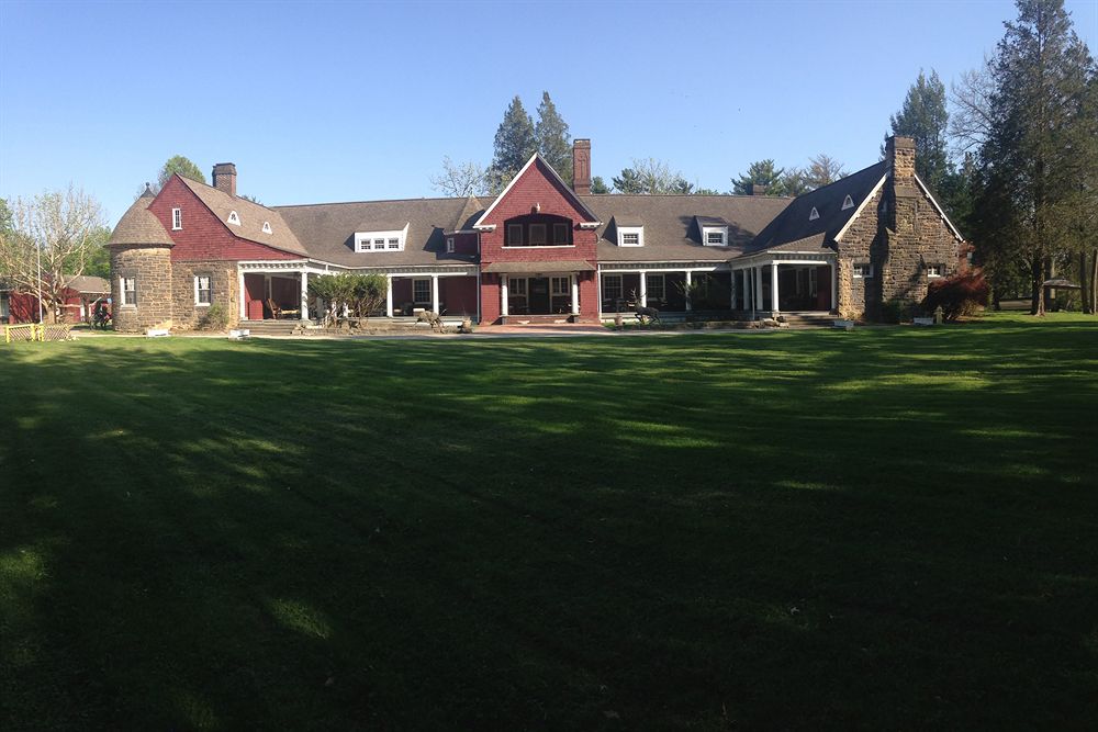 Aspen Manor Resort - carbon neutral hotel in Wellsburg